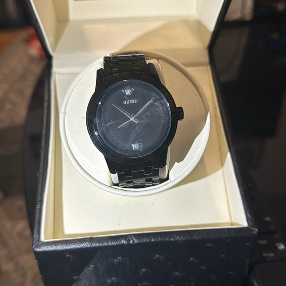 Guess men’s watch black band with black dial - Picture 1 of 2